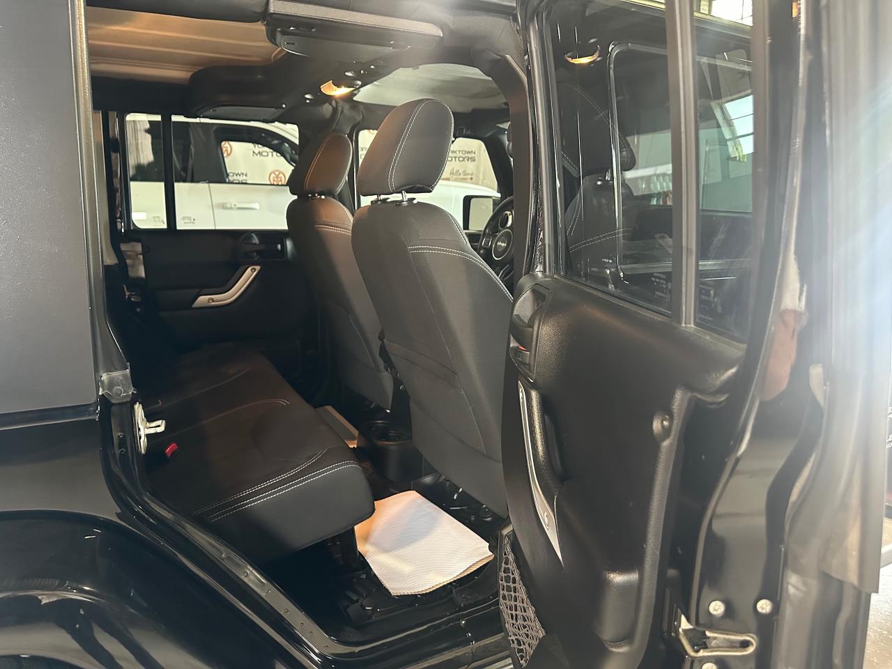 2016 Jeep Wrangler 4WD 4DR SAHARA - Photo #10