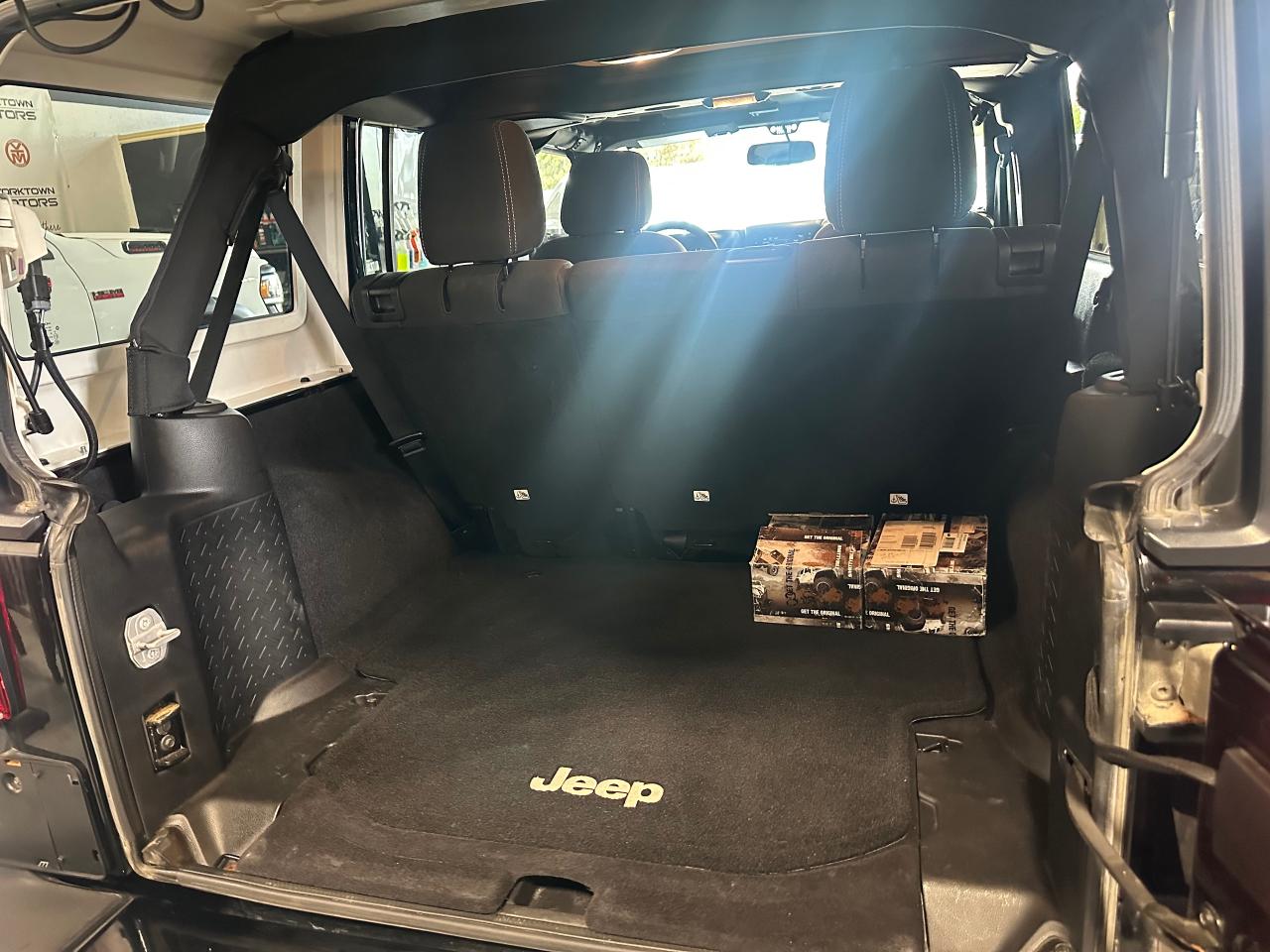 2016 Jeep Wrangler 4WD 4DR SAHARA - Photo #18