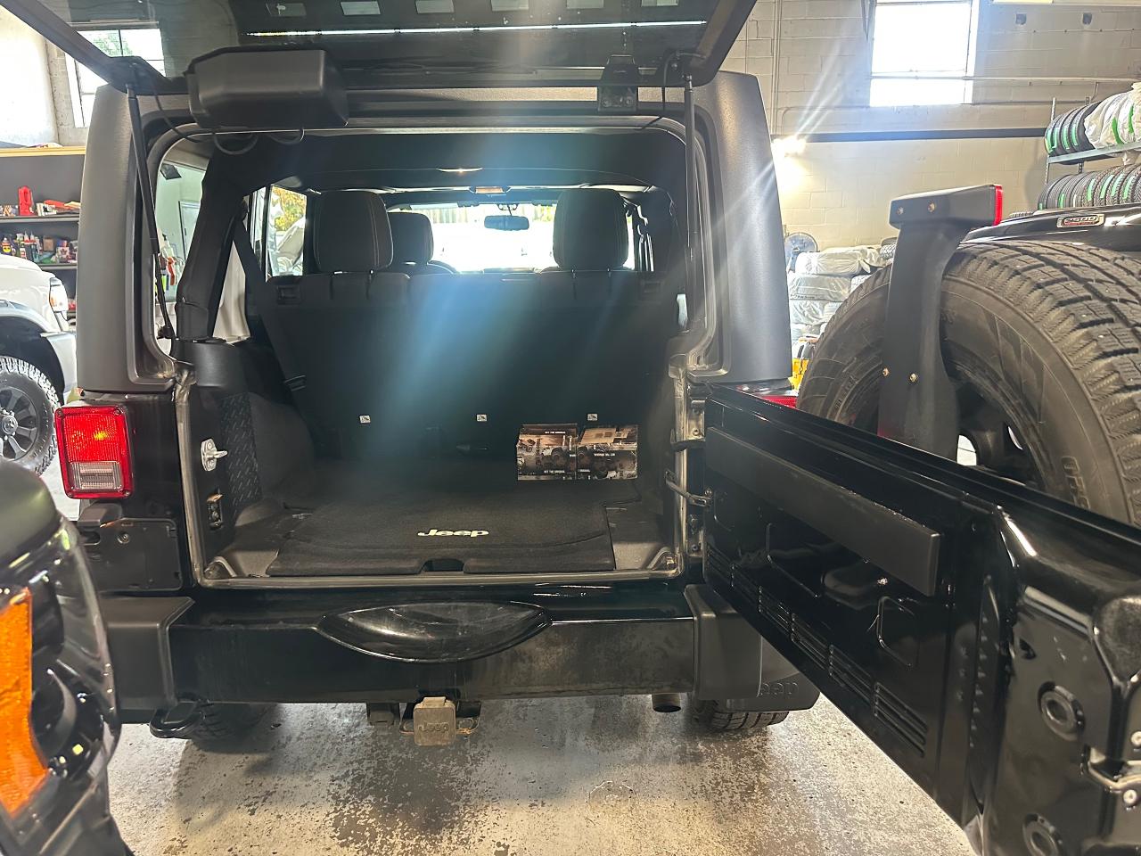 2016 Jeep Wrangler 4WD 4DR SAHARA - Photo #17