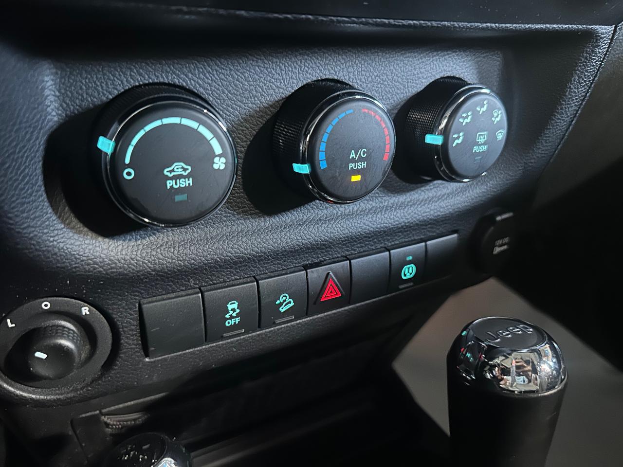 2016 Jeep Wrangler 4WD 4DR SAHARA - Photo #33