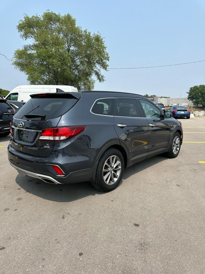 2018 Hyundai Santa Fe XL SE - Photo #6