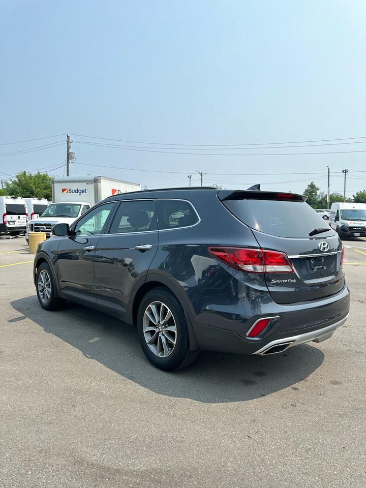 2018 Hyundai Santa Fe XL SE Photo