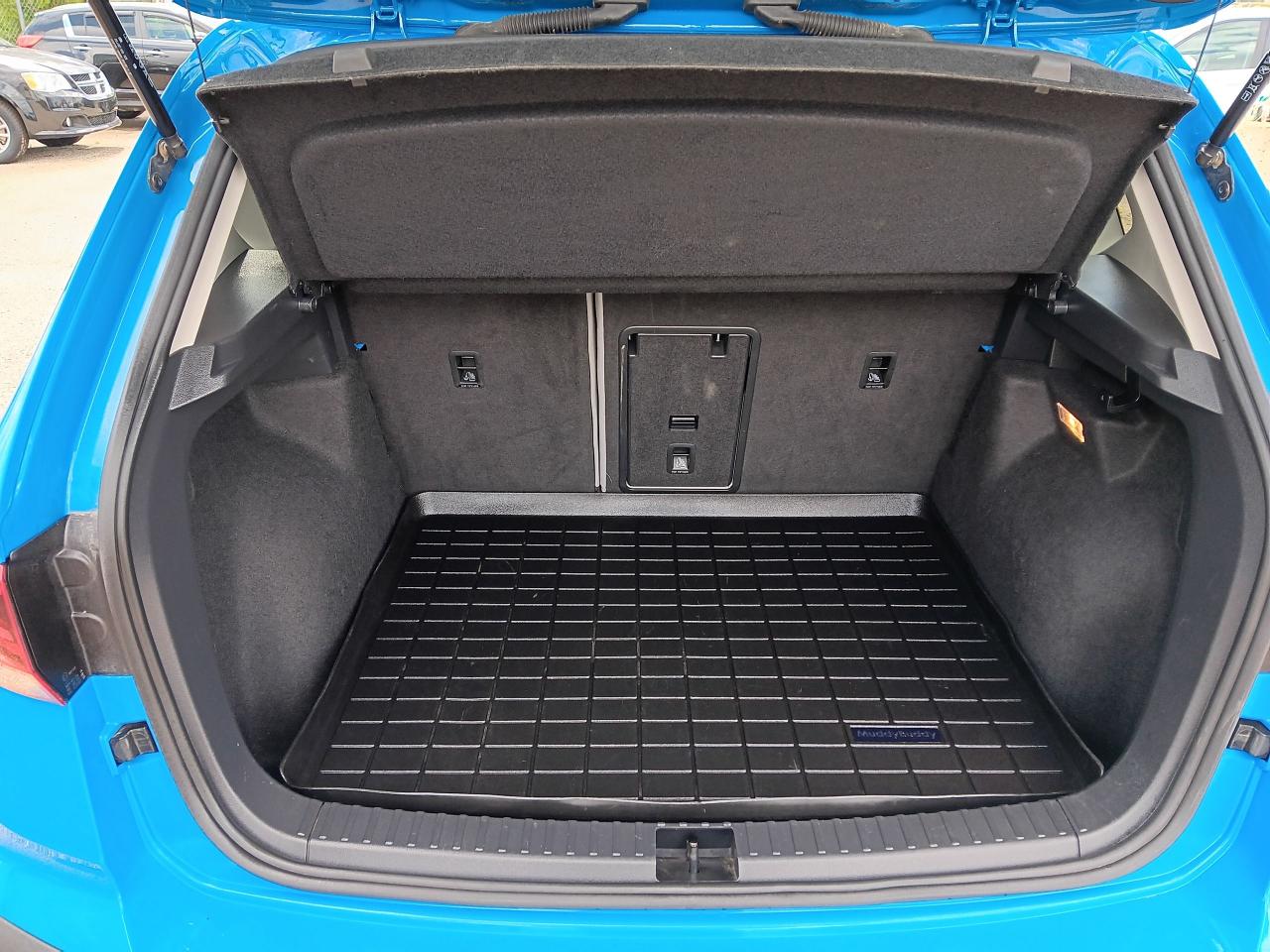 2022 Volkswagen Taos Comfortline 4 Motion, Leather, Pano, BU Cam, Htd S - Photo #8