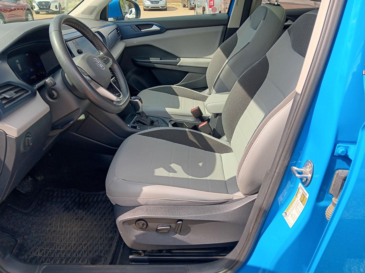 2022 Volkswagen Taos Comfortline 4 Motion, Leather, Pano, BU Cam, Htd S - Photo #12