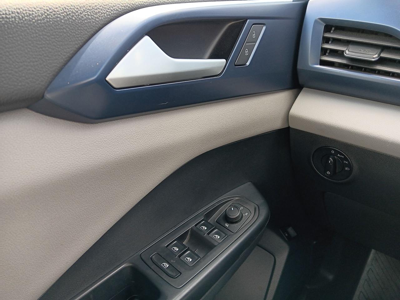 2022 Volkswagen Taos Comfortline 4 Motion, Leather, Pano, BU Cam, Htd S - Photo #26