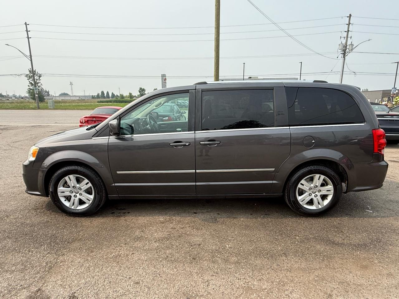 2016 Dodge Grand Caravan CREW PLUS, LEATHER, LOADED, ONLY 173KMS, CERTIFIED - Photo #2