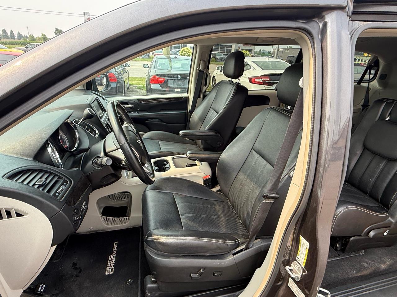 2016 Dodge Grand Caravan CREW PLUS, LEATHER, LOADED, ONLY 173KMS, CERTIFIED - Photo #11