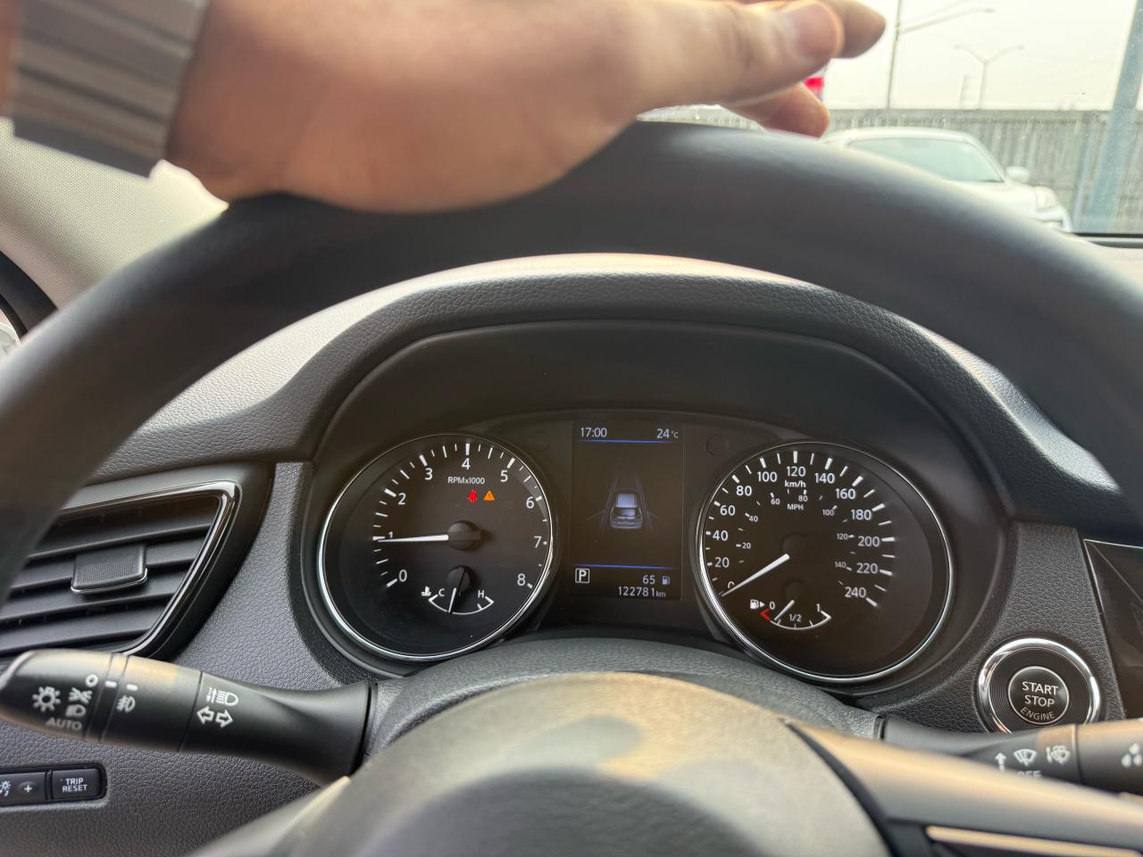 2019 Nissan Rogue SV, 4 CYL, ALLOYS, ONLY 122KMS, CERTIFIED - Photo #9
