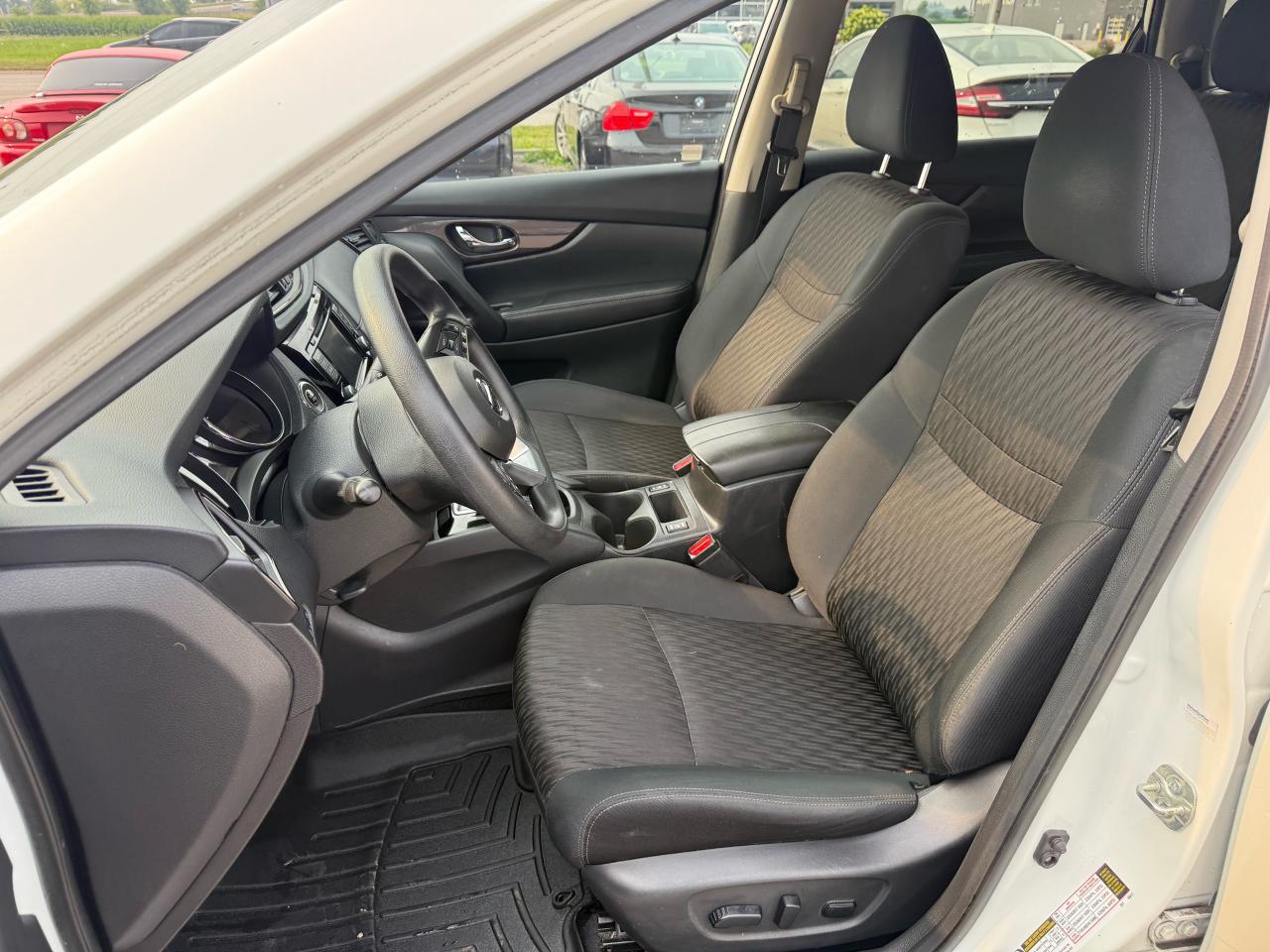 2019 Nissan Rogue SV, 4 CYL, ALLOYS, ONLY 122KMS, CERTIFIED - Photo #11