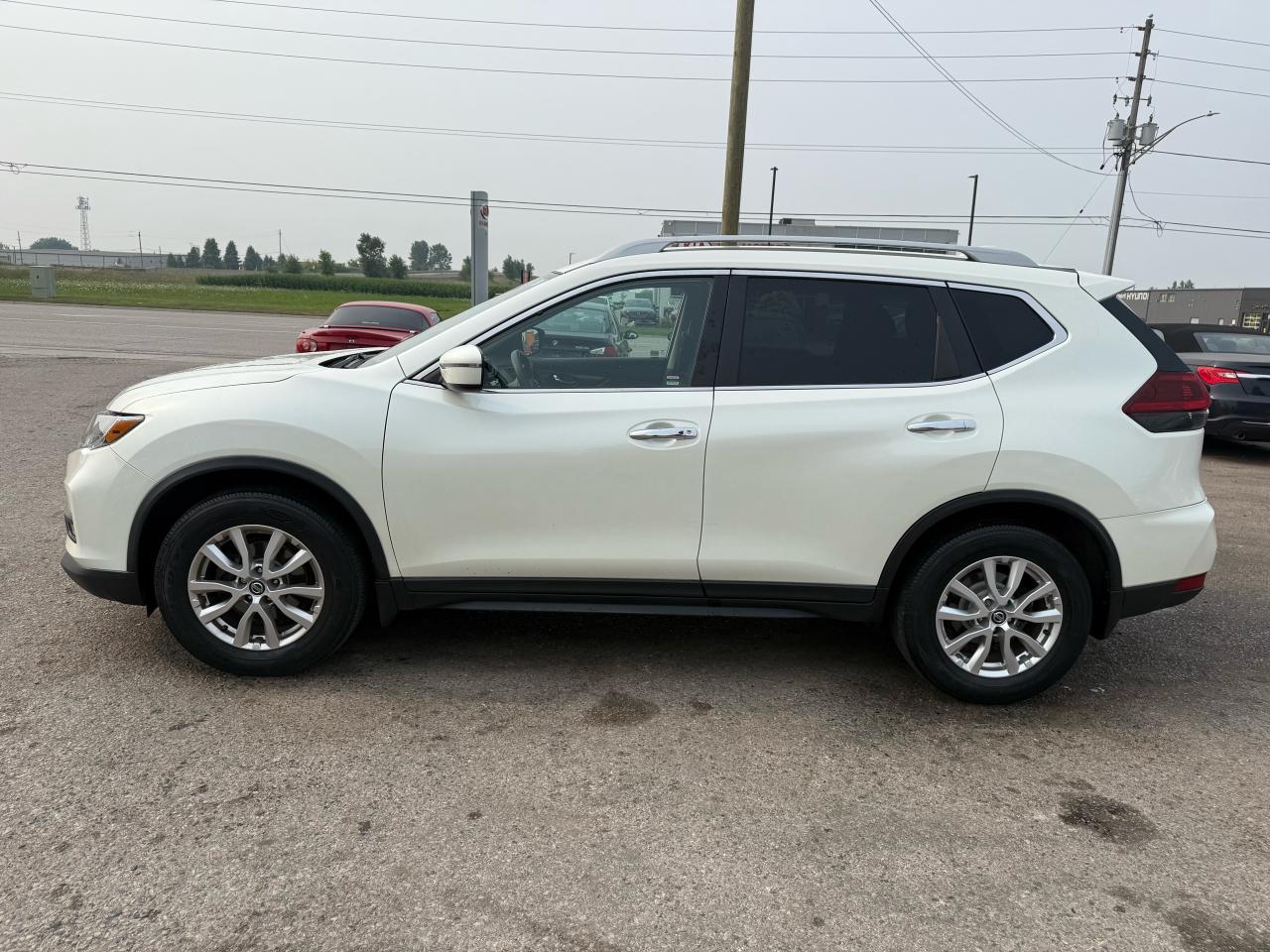 2019 Nissan Rogue SV, 4 CYL, ALLOYS, ONLY 122KMS, CERTIFIED - Photo #2