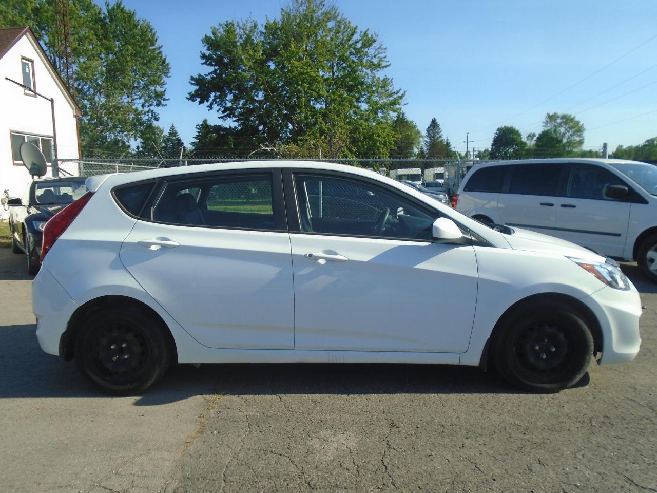 2017 Hyundai Accent 4dr HB Auto L - Photo #4