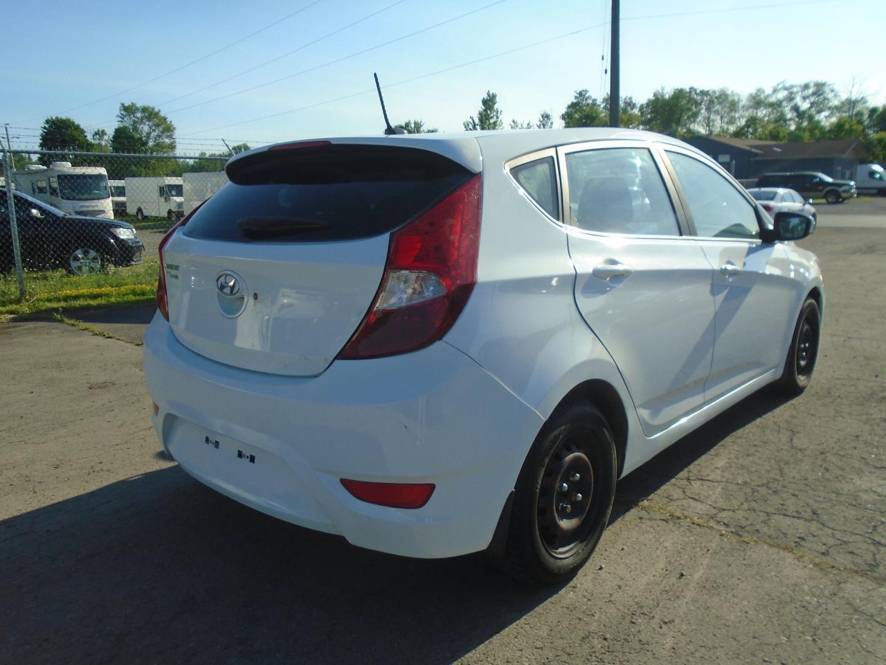 2017 Hyundai Accent 4dr HB Auto L - Photo #6