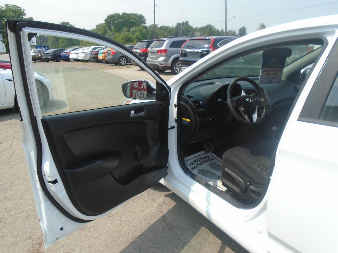 2017 Hyundai Accent 4dr HB Auto L - Photo #7