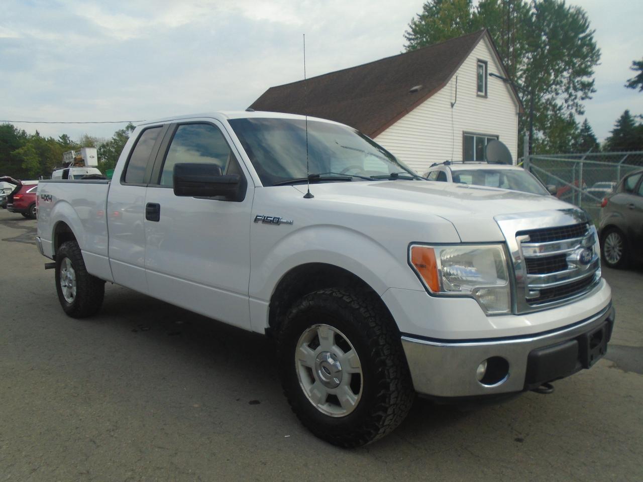 2014 Ford F-150 4WD SuperCab 145  XLT - Photo #4