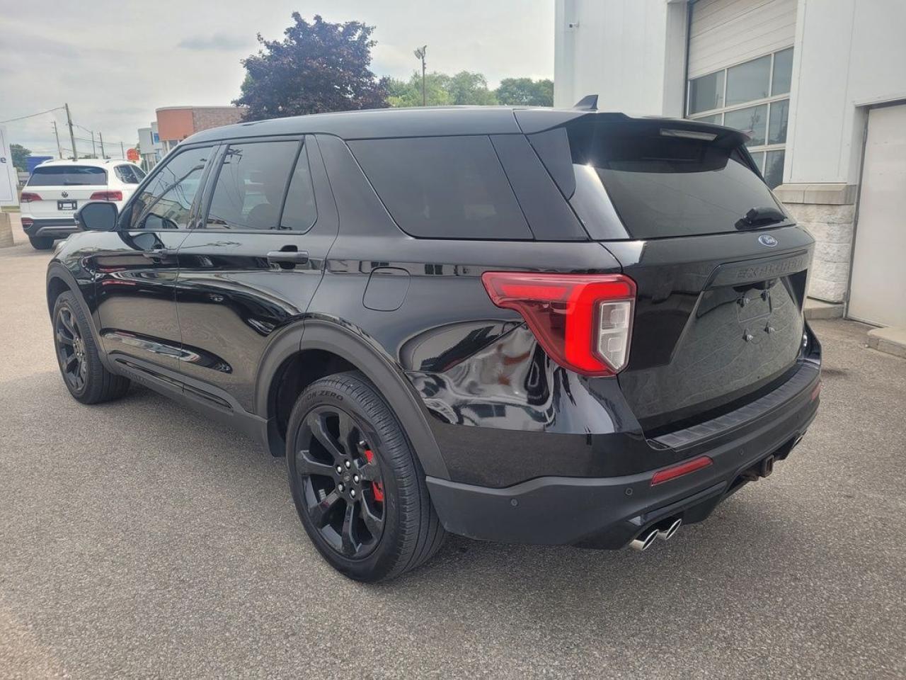 2022 Ford Explorer ST Photo3