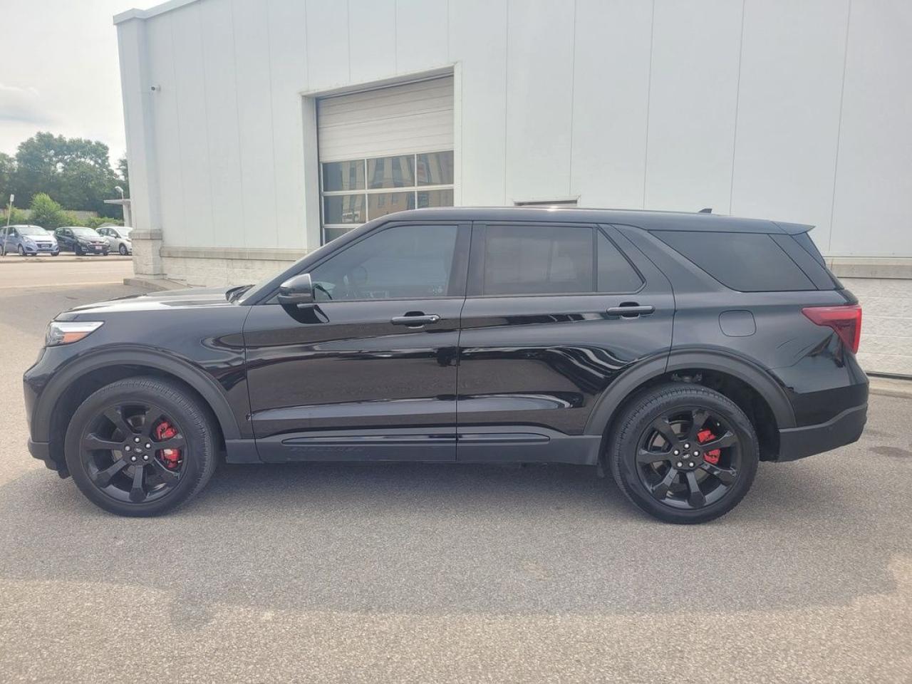 2022 Ford Explorer ST Photo2