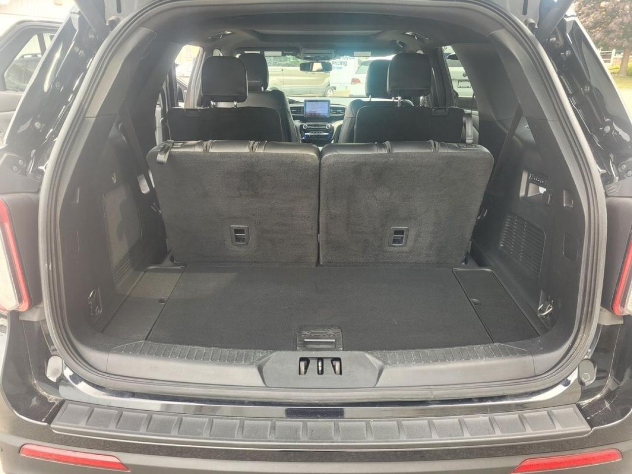 2022 Ford Explorer ST Photo12