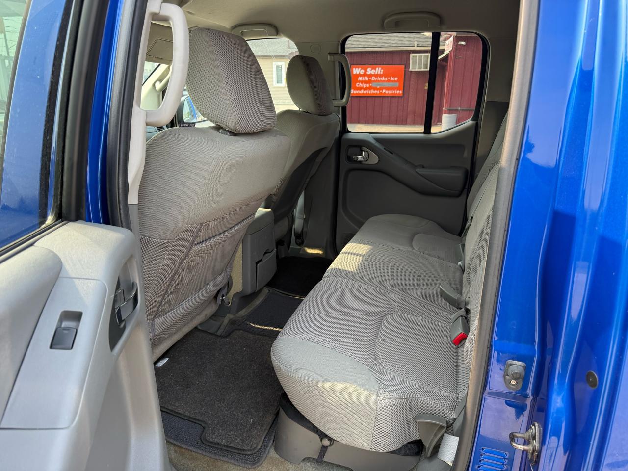 2014 Nissan Frontier SV 4X4 - Photo #9