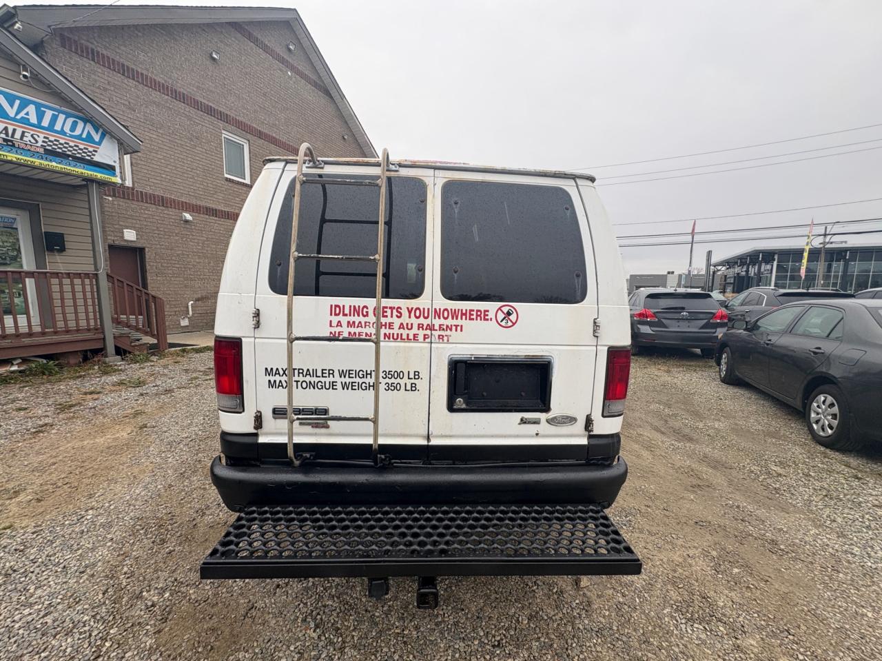 2009 Ford Econoline E-350 Super Cargo Van, Low KM, No Rust with Safety & 1 year Premium Warranty Photo4