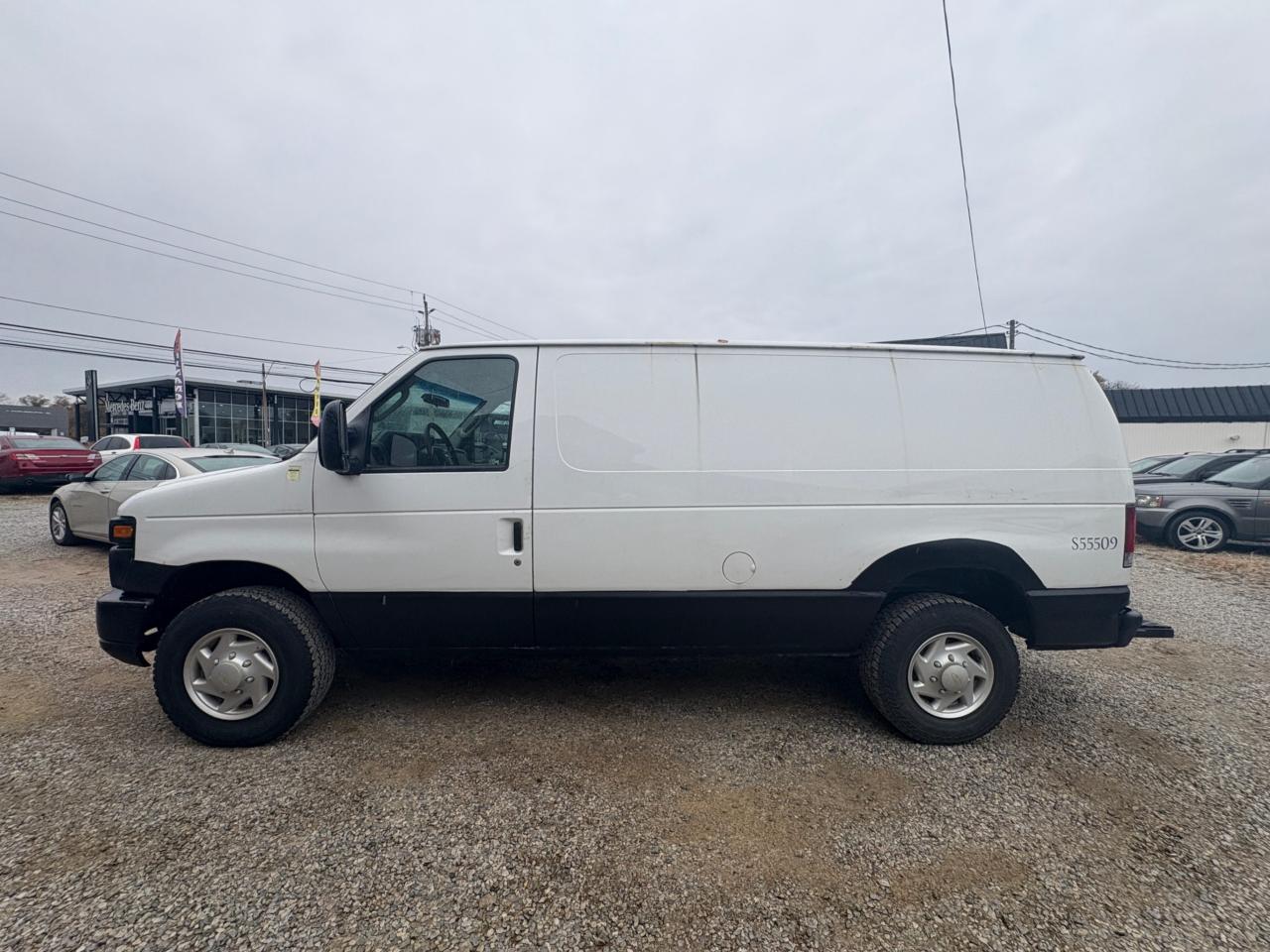 2009 Ford Econoline E-350 Super Cargo Van, Low KM, No Rust with Safety & 1 year Premium Warranty Photo2