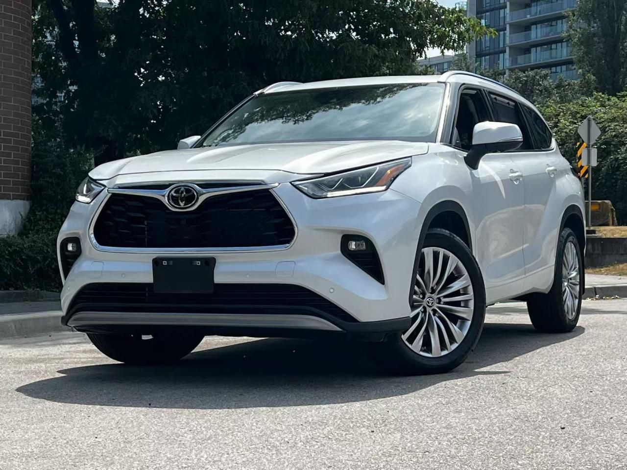 Used 2024 Toyota Highlander Platinum AWD/ NO ACCIDENT/ BC LOCAL/ ONE OWNER for sale in Richmond, BC