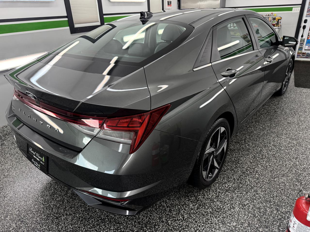 2022 Hyundai Elantra Ultimate Tech - Photo #6