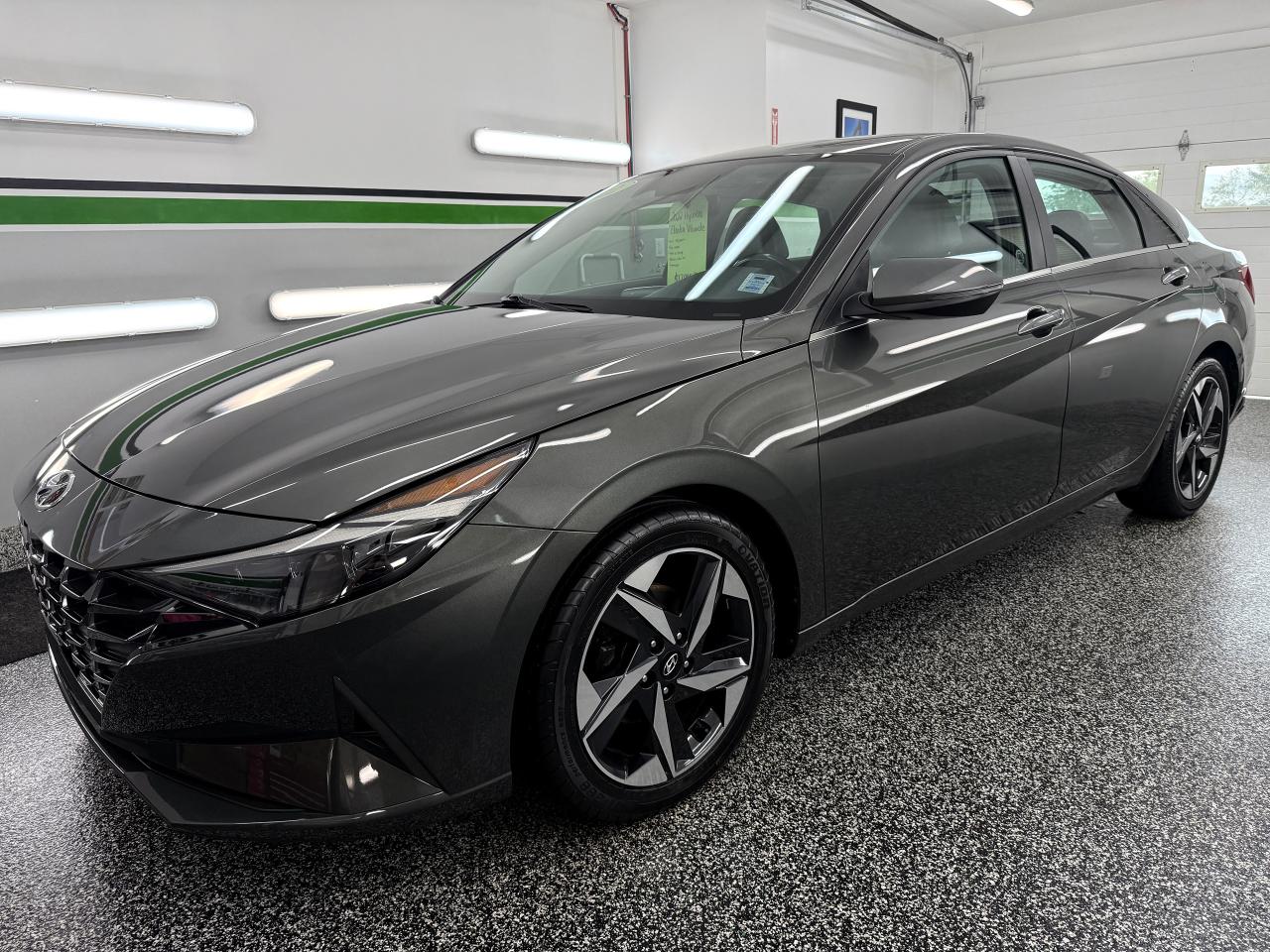 2022 Hyundai Elantra Ultimate Tech - Photo #3
