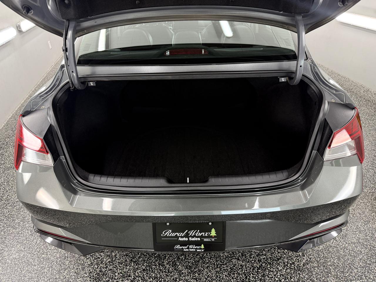 2022 Hyundai Elantra Ultimate Tech - Photo #12