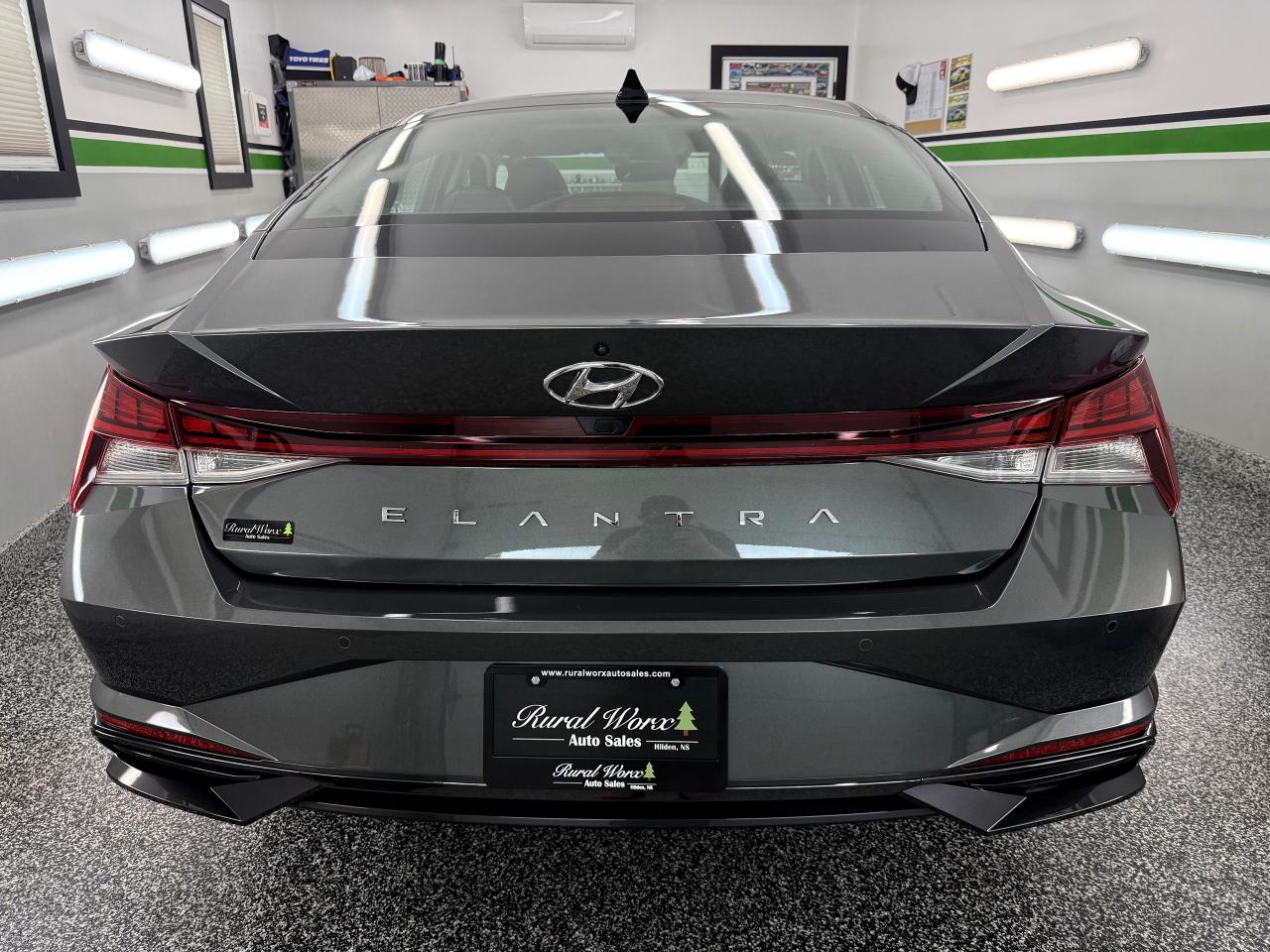 2022 Hyundai Elantra Ultimate Tech - Photo #5