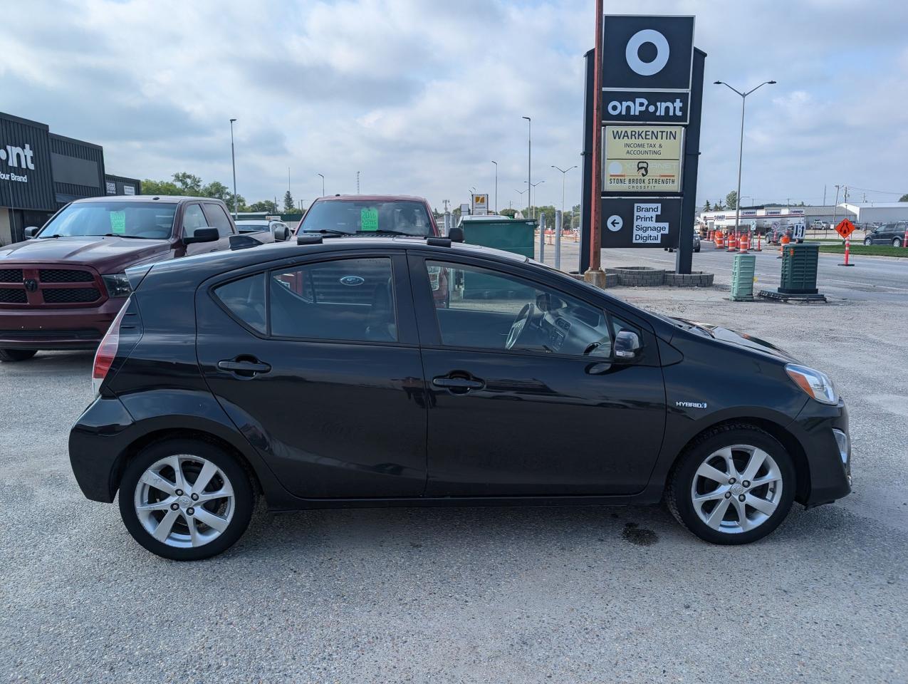 2016 Toyota Prius c Technology | Sunroof | Leather | One Owner - Photo #3
