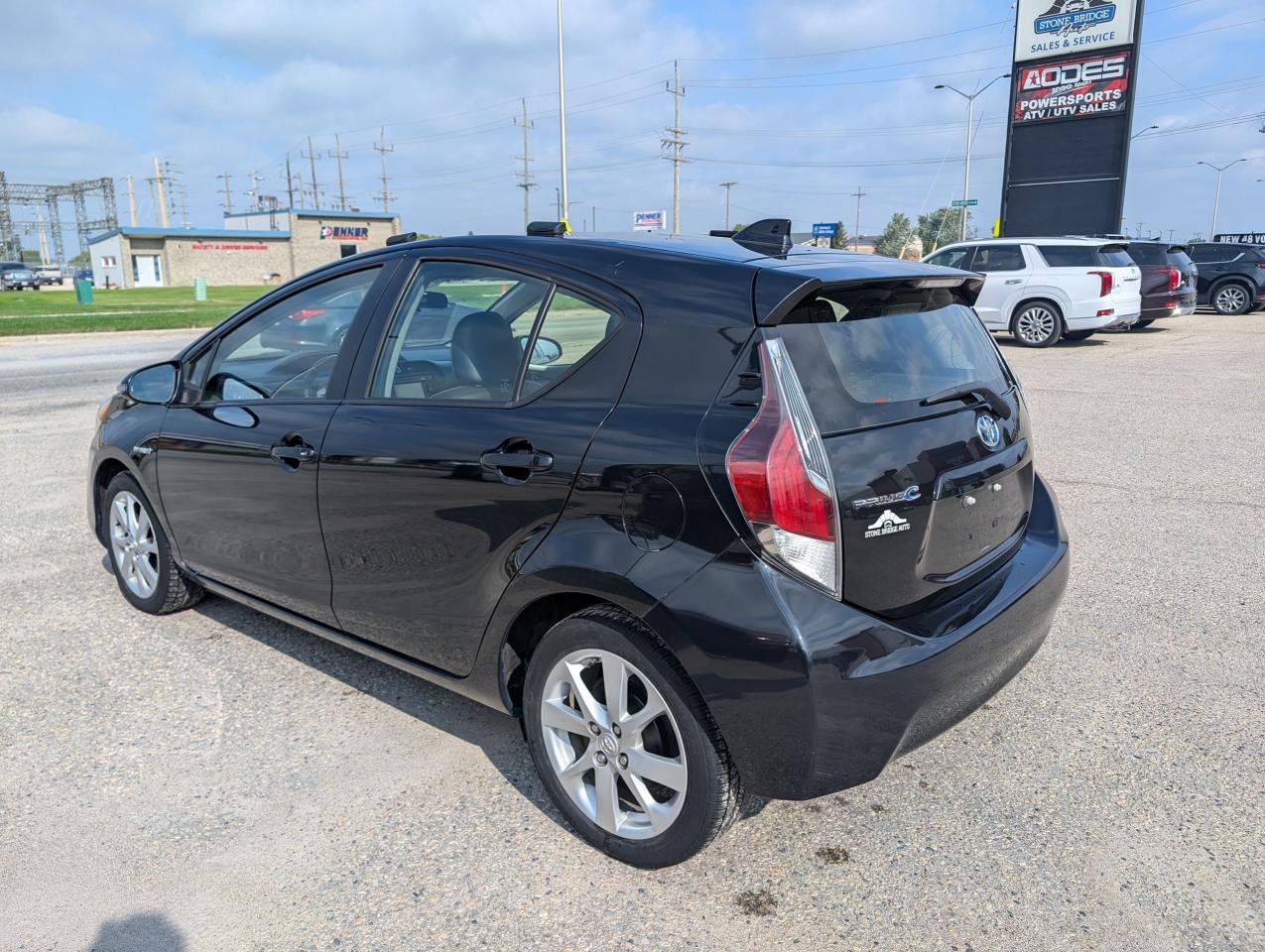 2016 Toyota Prius c Technology | Sunroof | Leather | One Owner - Photo #6