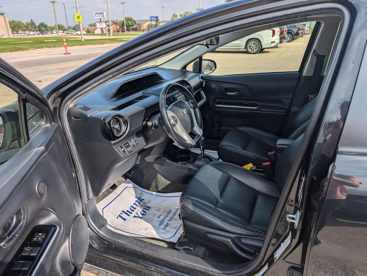 2016 Toyota Prius c Technology | Sunroof | Leather | One Owner - Photo #10