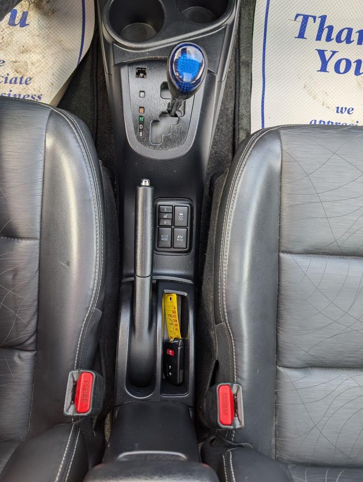 2016 Toyota Prius c Technology | Sunroof | Leather | One Owner - Photo #12