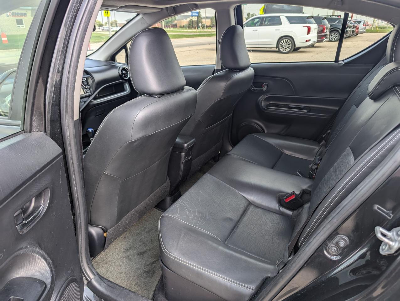 2016 Toyota Prius c Technology | Sunroof | Leather | One Owner - Photo #14