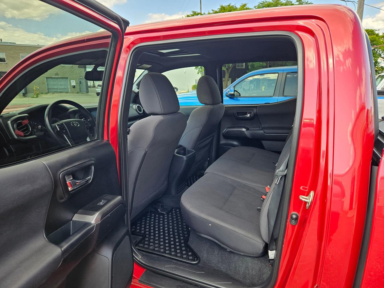 2017 Toyota Tacoma 4WD DOUBLE CAB V6 AUTO - Photo #10