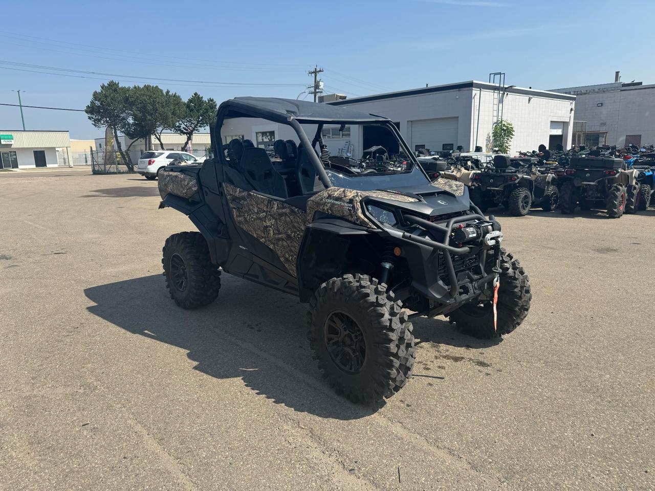 2023 Can-Am Commander XMR 1000 - Photo #4