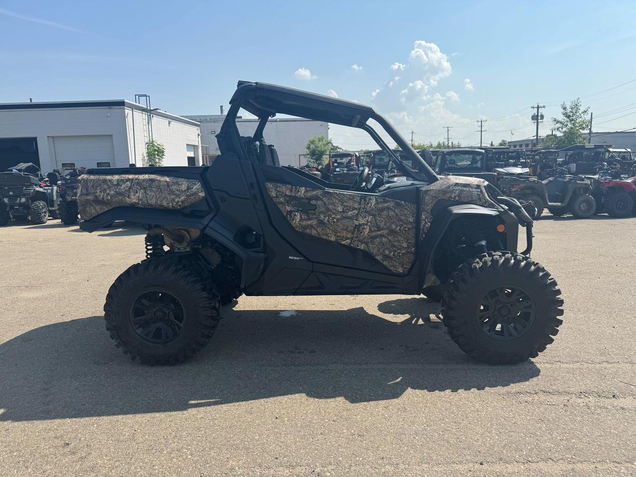 2023 Can-Am Commander XMR 1000 - Photo #6