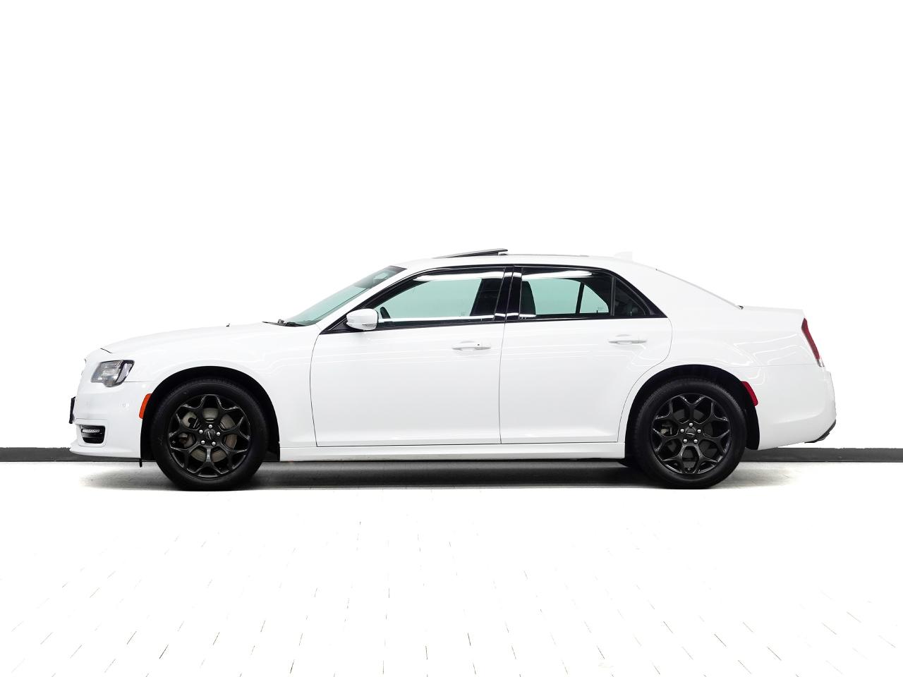 2023 Chrysler 300 TOURING L | AWD | Nav | Leather | Pano roof | BSM