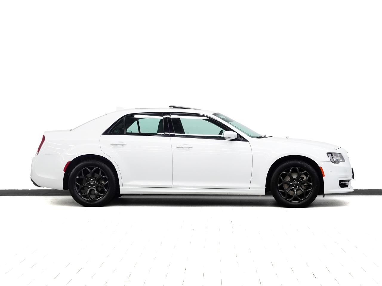 2023 Chrysler 300 TOURING L | AWD | Nav | Leather | Pano roof | BSM