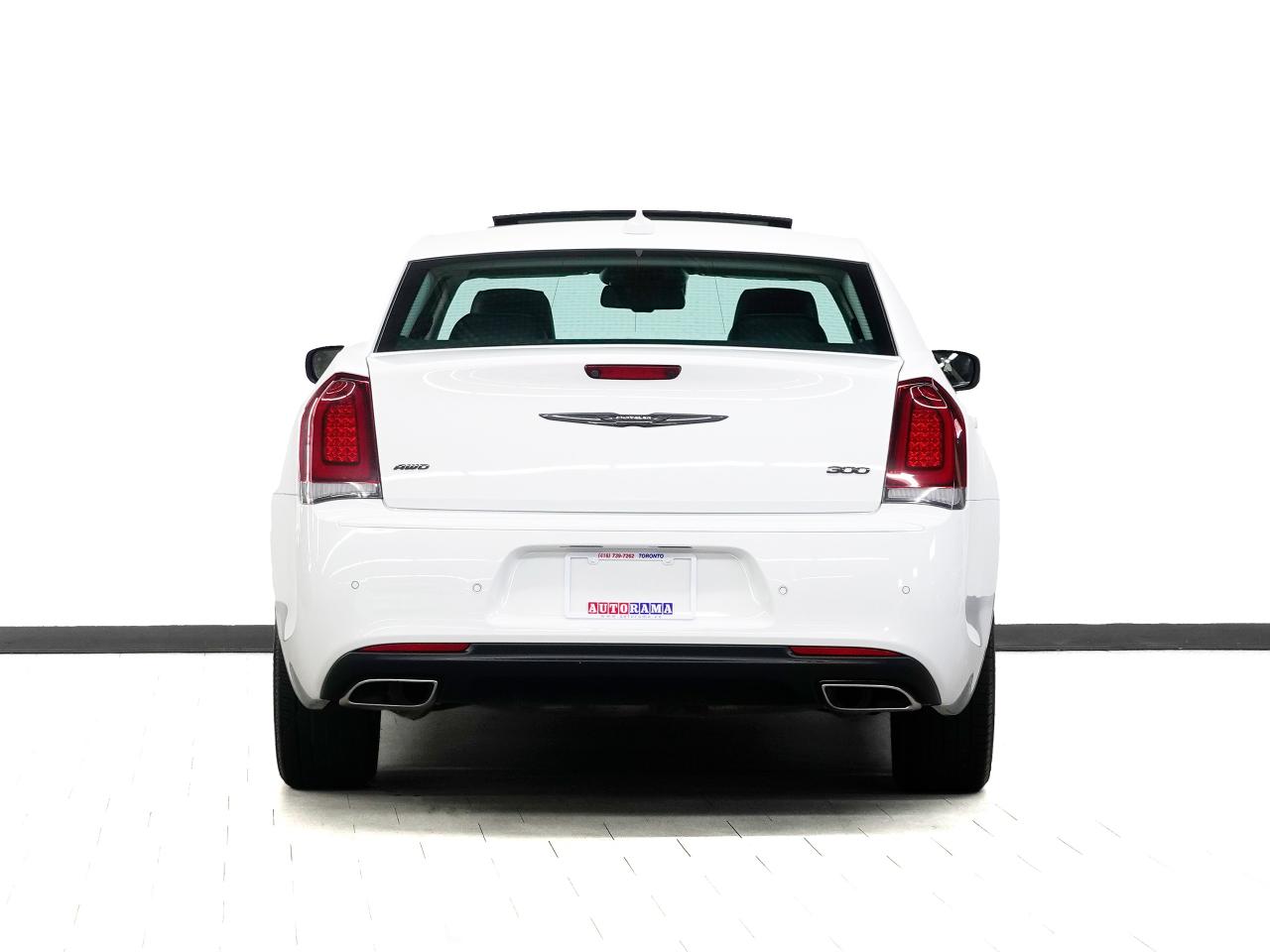 2023 Chrysler 300 TOURING L | AWD | Nav | Leather | Pano roof | BSM