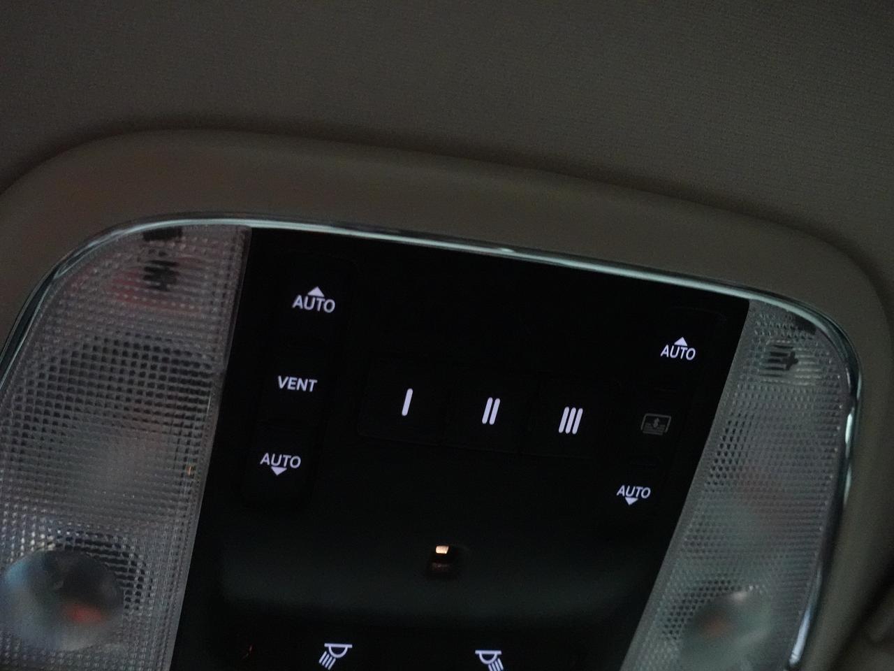 2023 Chrysler 300 TOURING L | AWD | Nav | Leather | Pano roof | BSM Photo