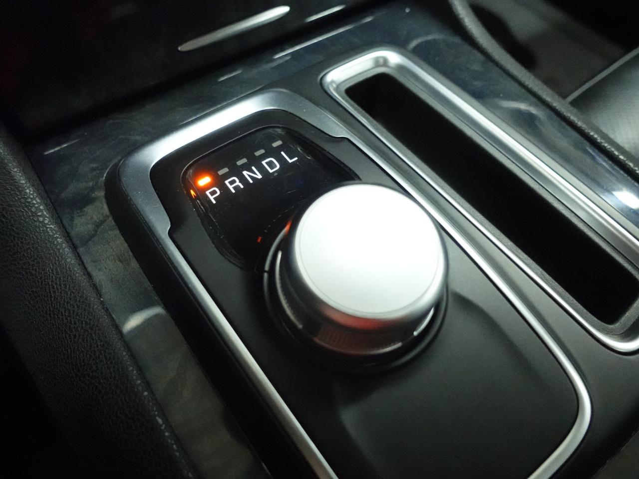 2023 Chrysler 300 TOURING L | AWD | Nav | Leather | Pano roof | BSM
