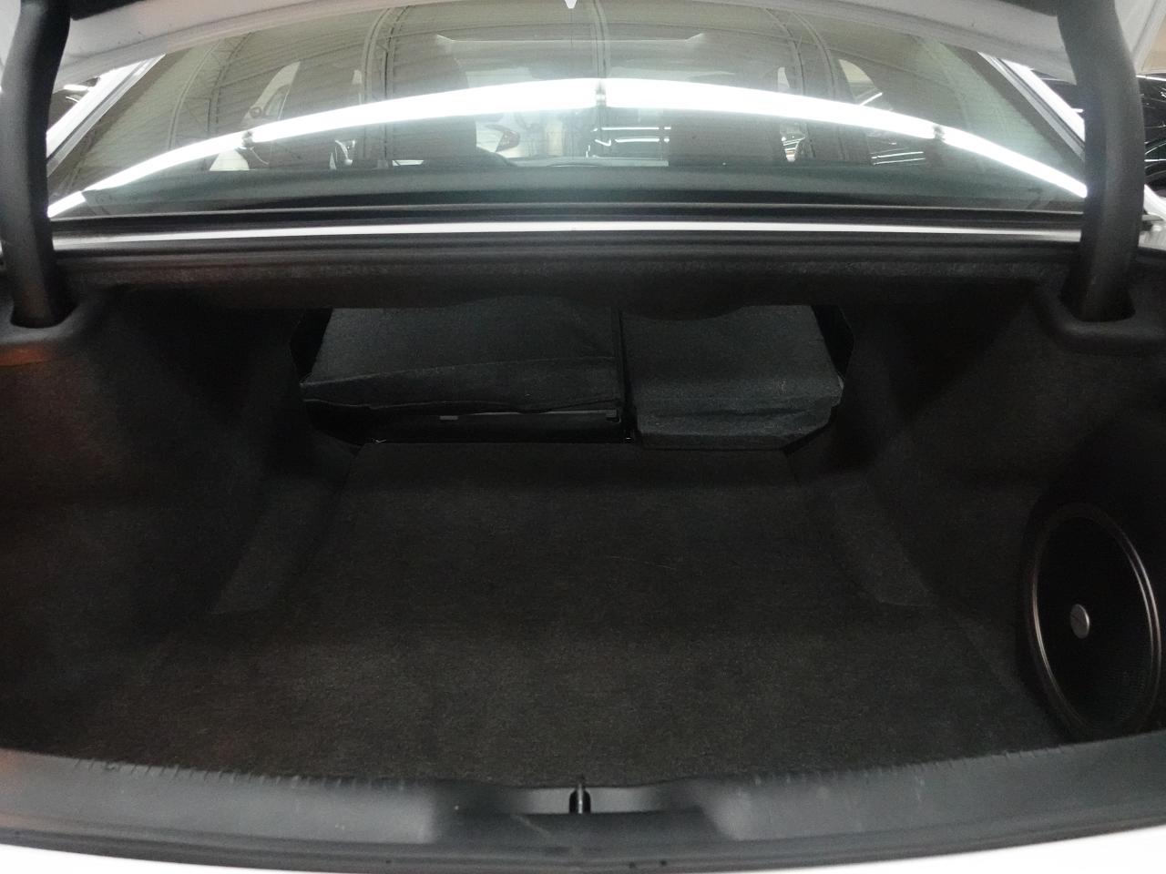2023 Chrysler 300 TOURING L | AWD | Nav | Leather | Pano roof | BSM
