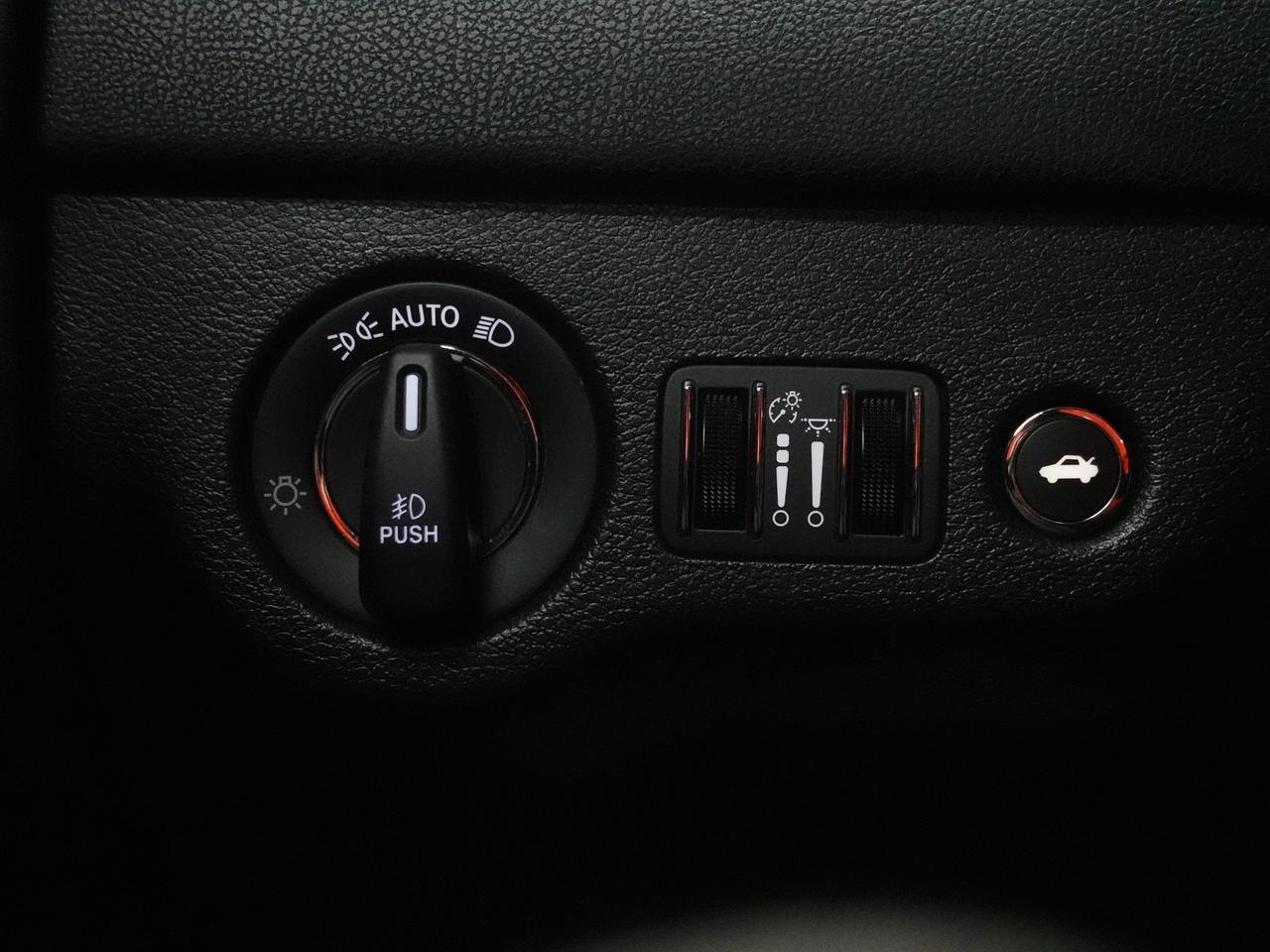 2023 Chrysler 300 TOURING L | AWD | Nav | Leather | Pano roof | BSM Photo