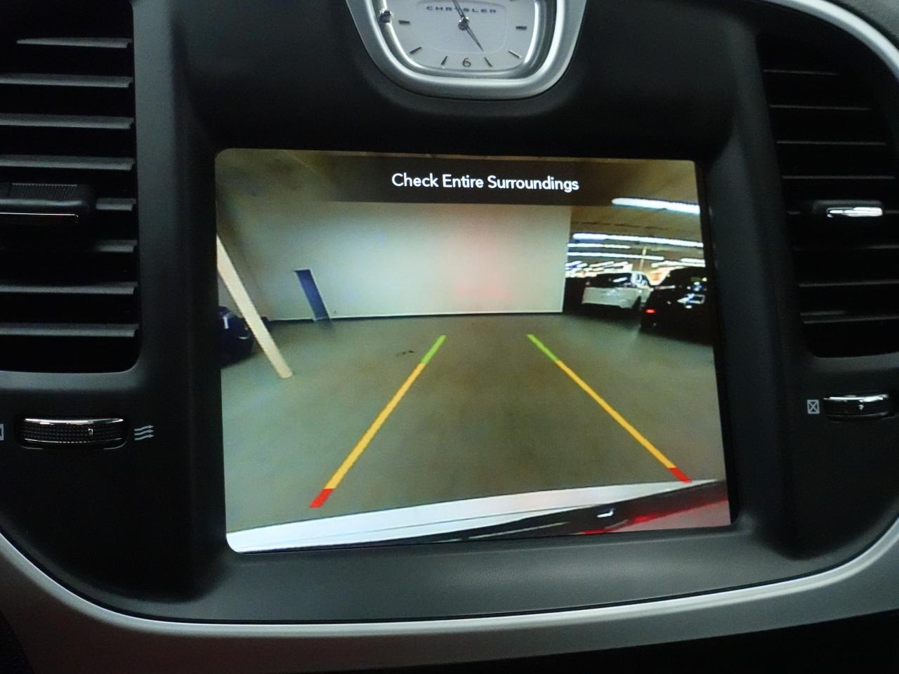 2023 Chrysler 300 TOURING L | AWD | Nav | Leather | Pano roof | BSM