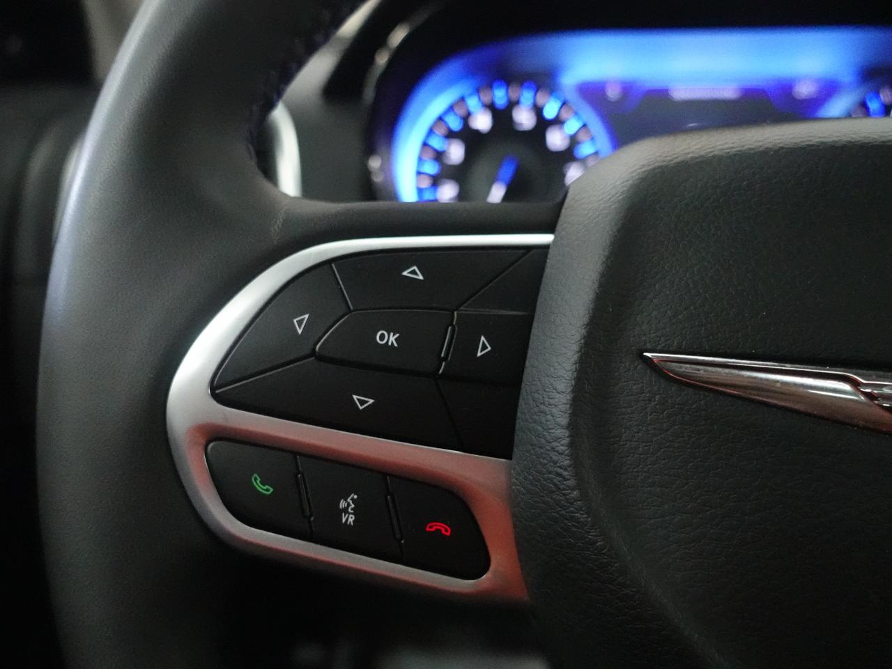 2023 Chrysler 300 TOURING L | AWD | Nav | Leather | Pano roof | BSM