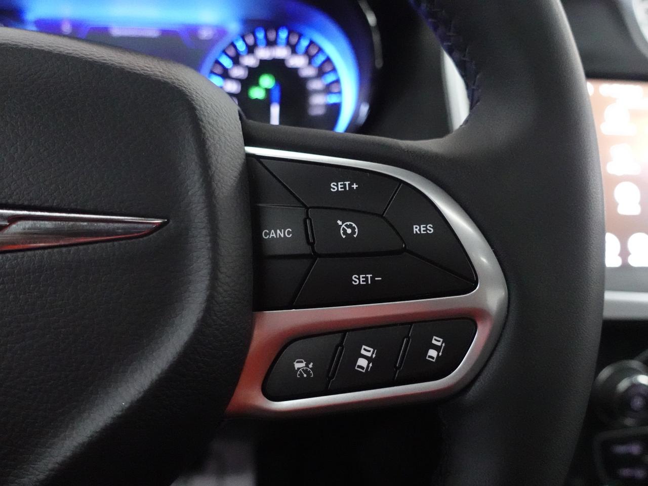 2023 Chrysler 300 TOURING L | AWD | Nav | Leather | Pano roof | BSM