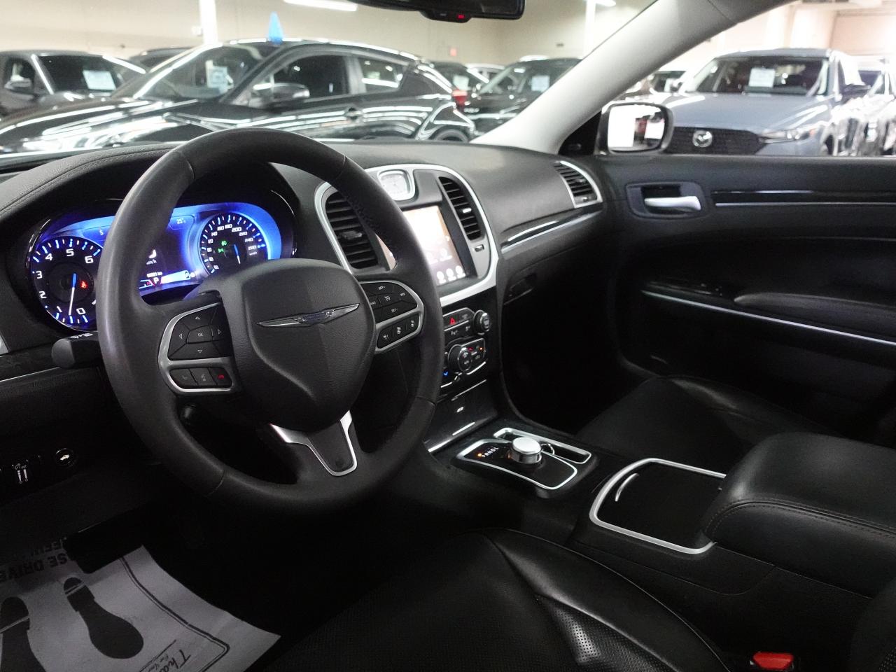 2023 Chrysler 300 TOURING L | AWD | Nav | Leather | Pano roof | BSM