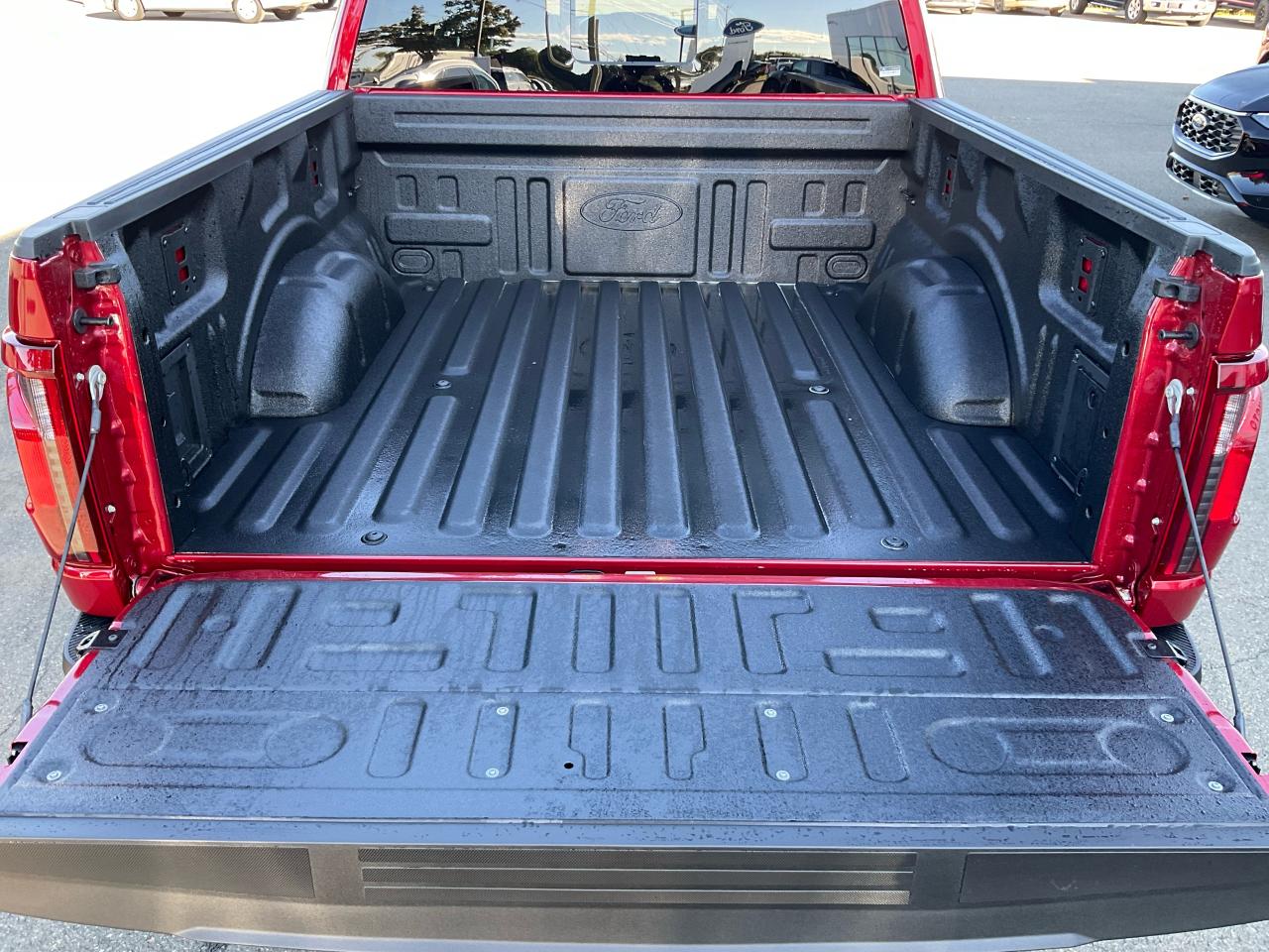 2025 Ford F-150 XLT Photo5