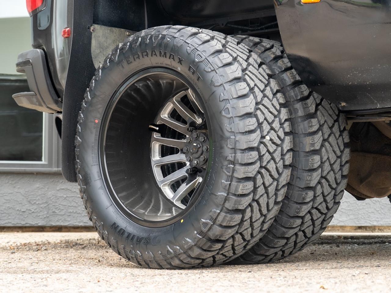 2018 GMC Sierra 3500 Denali Diesel Dually Lifted/Rims/Tires Photo3